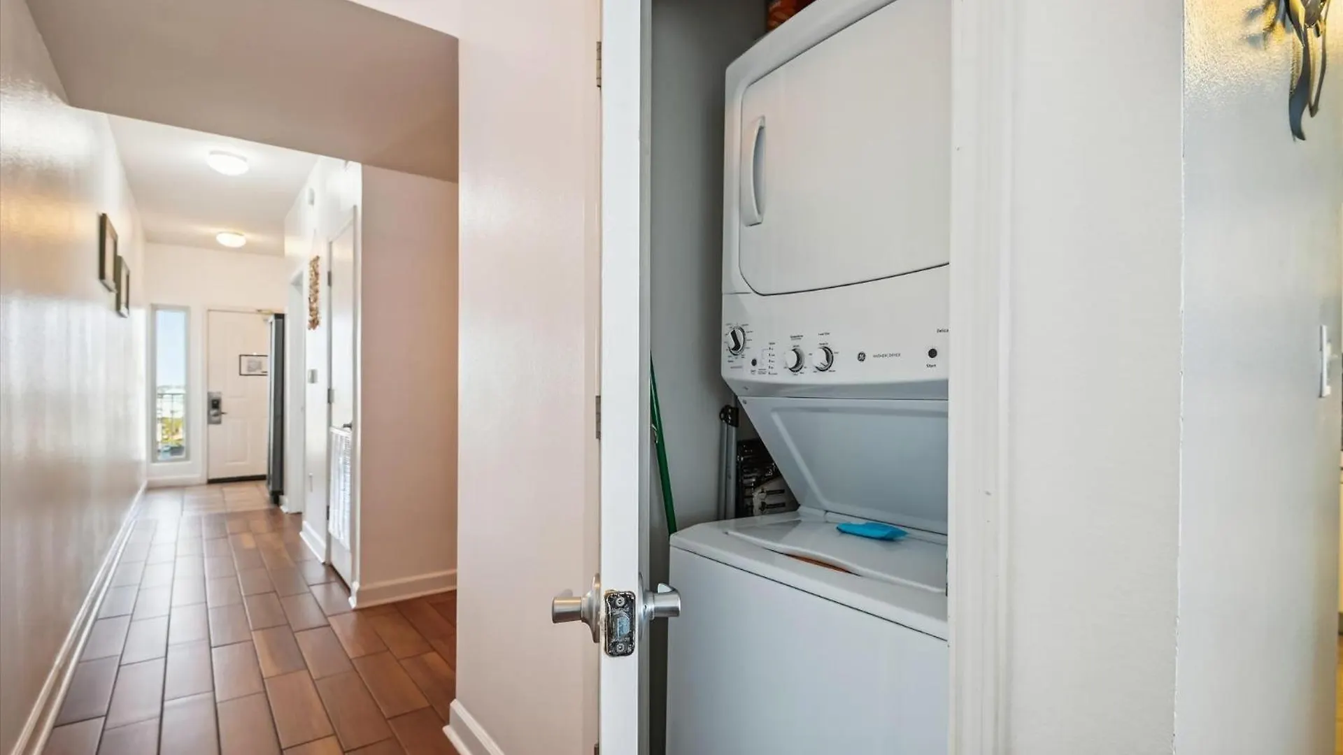 Apartment Shores Of Panama 726 - 1Bdbunks, Sleeps 6, Sunset View! Reserved Parking Space! Free Fun! Condo Panama City Beach