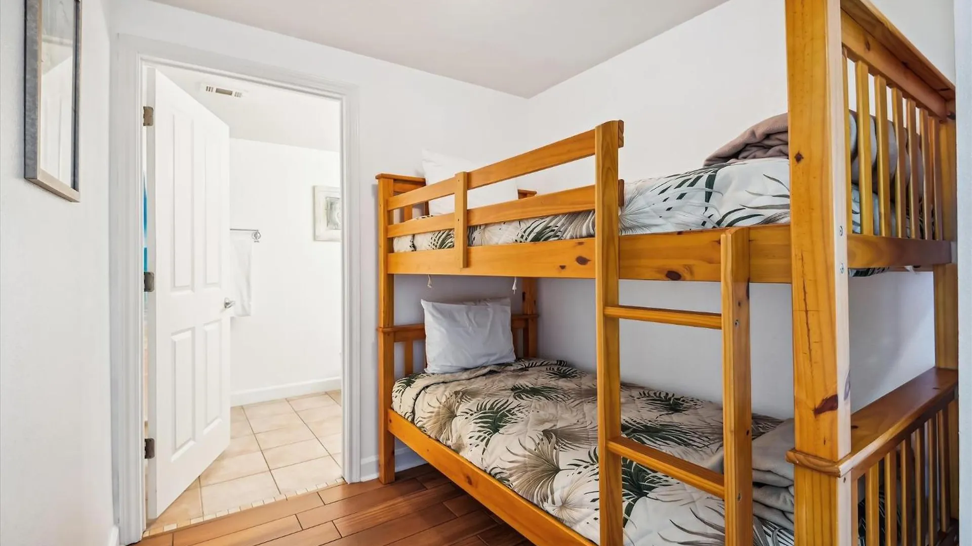 Apartment Shores Of Panama 726 - 1Bdbunks, Sleeps 6, Sunset View! Reserved Parking Space! Free Fun! Condo Panama City Beach
